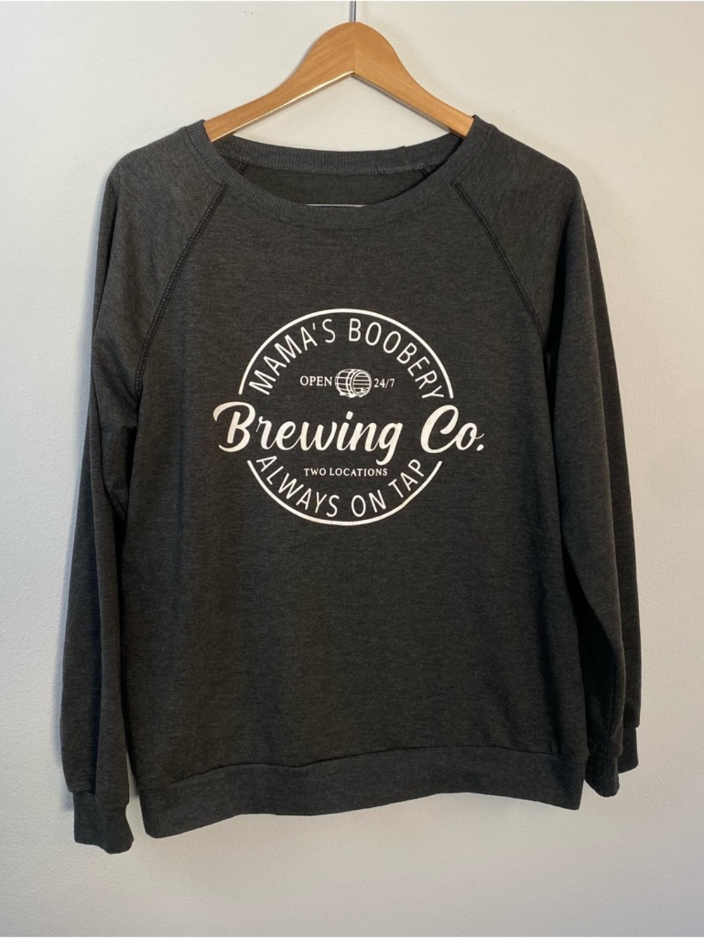Mamas Boobery‎ Brewing Company Maternity Gray Crewneck Womens Medium